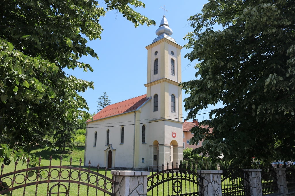 Pravoslavna crkva u Gradačcu naslovna 1